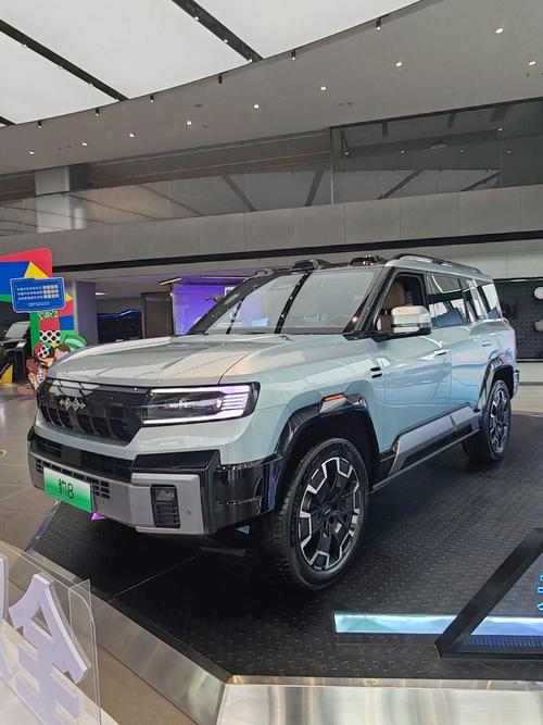 惠州42比亚迪方程豹硬派越野的爆款，英菲尼迪35周年与你共成长